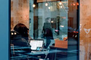Razões importantes pelas quais você deve usar uma VPN enquanto viaja